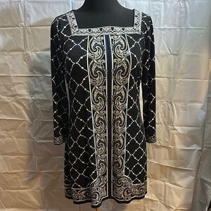 White House Black Market Black White Blue tunic top WHBM kaleidoscope size large